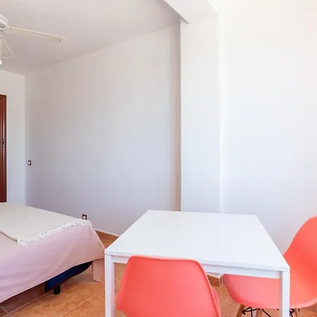 Sunny Harbor House Проживание в семье Малага