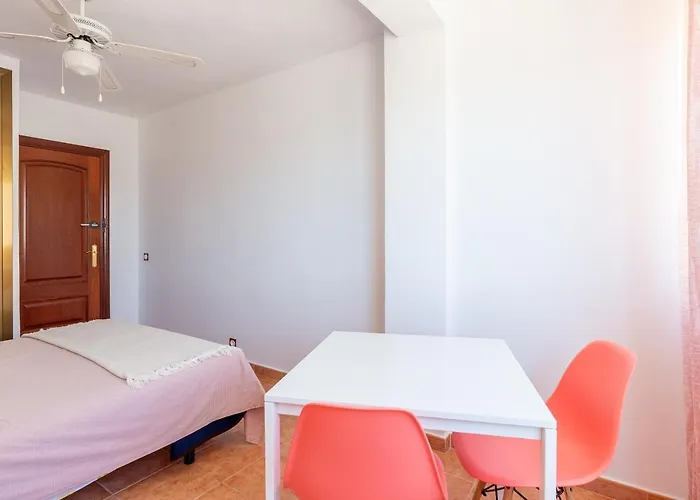 Sunny Harbor House Pansiyon Málaga