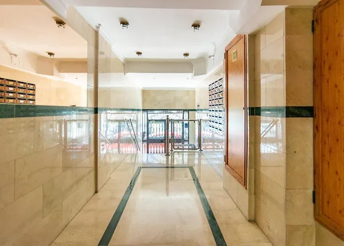 Sunny Harbor House Малага